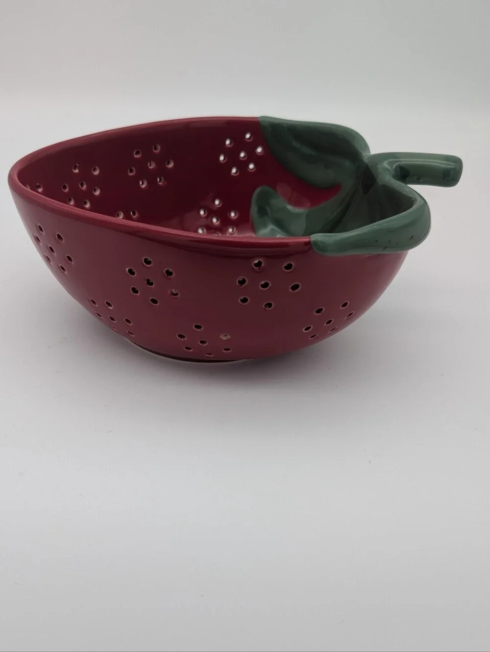 Vintage (2002) Tender Heart Treasures Ceramic Strawberry Colander/Strainer